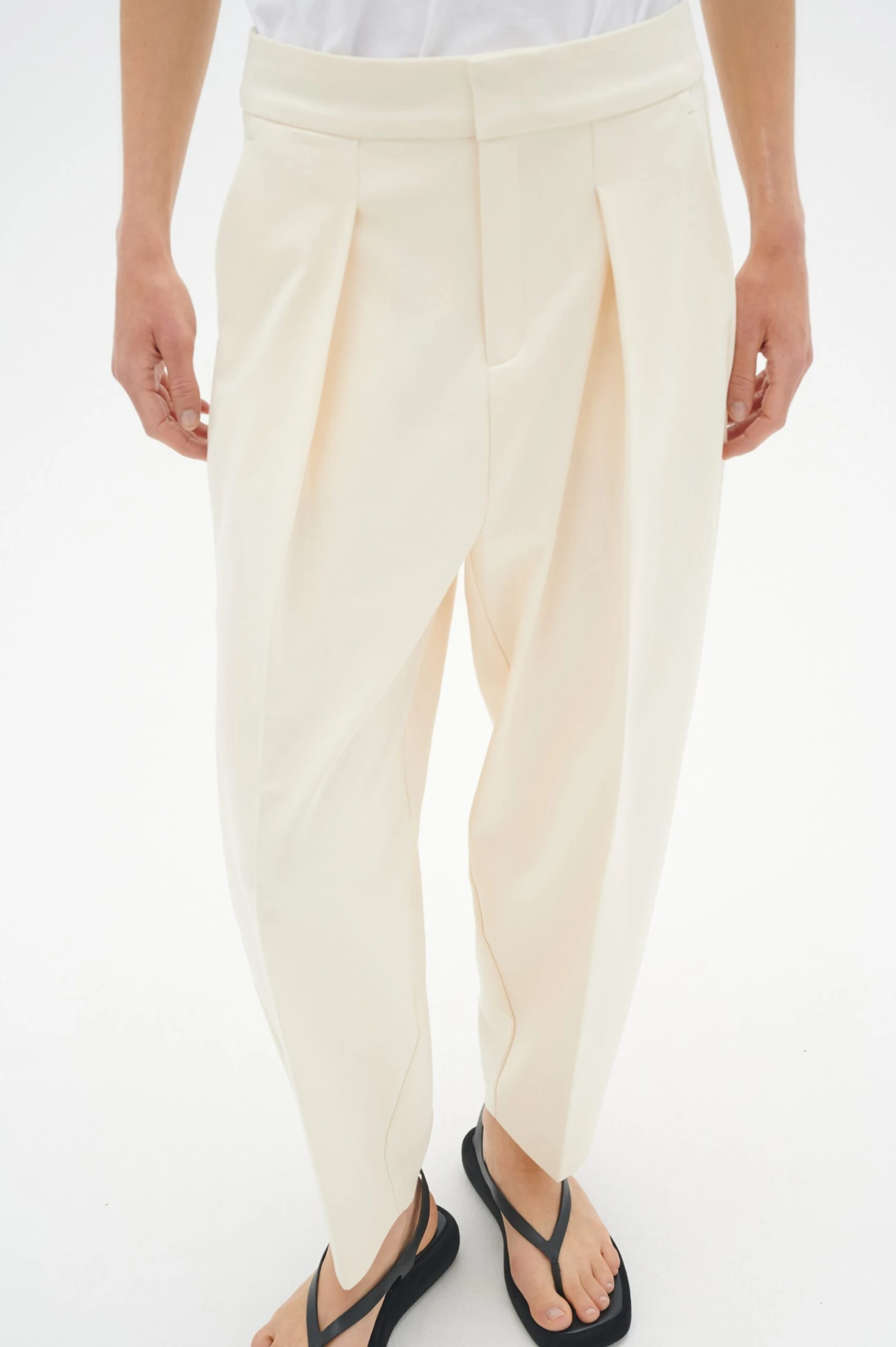 InWear Bandplooibroeken Loosefit Bandplooibroek Zella Dames Beige 4 InWear Bandplooibroeken Loosefit Bandplooibroek Zella Dames Beige - Afbeelding 2