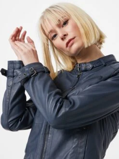 Maze Leren Jassen Tussenjas Ryana Dames Donkerblauw 11 Maze Leren Jassen Tussenjas Ryana Dames Donkerblauw -Schmuddelwedda Winkel 3f0b878aa9424df14097b08b876ffec5