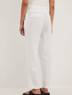 NA-KD Bandplooibroeken Regular Bandplooibroek Dames Wit -Schmuddelwedda Winkel b9ccb591befb701a1a3dda7ba8332716
