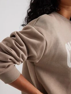 NA-KD Sweatshirts Sweatshirt Dames Lichtbruin 9 NA-KD Sweatshirts Sweatshirt Dames Lichtbruin -Schmuddelwedda Winkel cc47b7cdd6186f42c8d964d31f60e09e