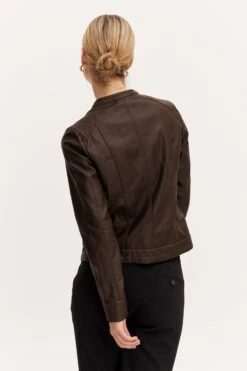 B.young Leren Jassen Tussenjas BYACOM Dames Donkerbruin -Schmuddelwedda Winkel db9af18c704d8b2fe09d0c6d855da3d9